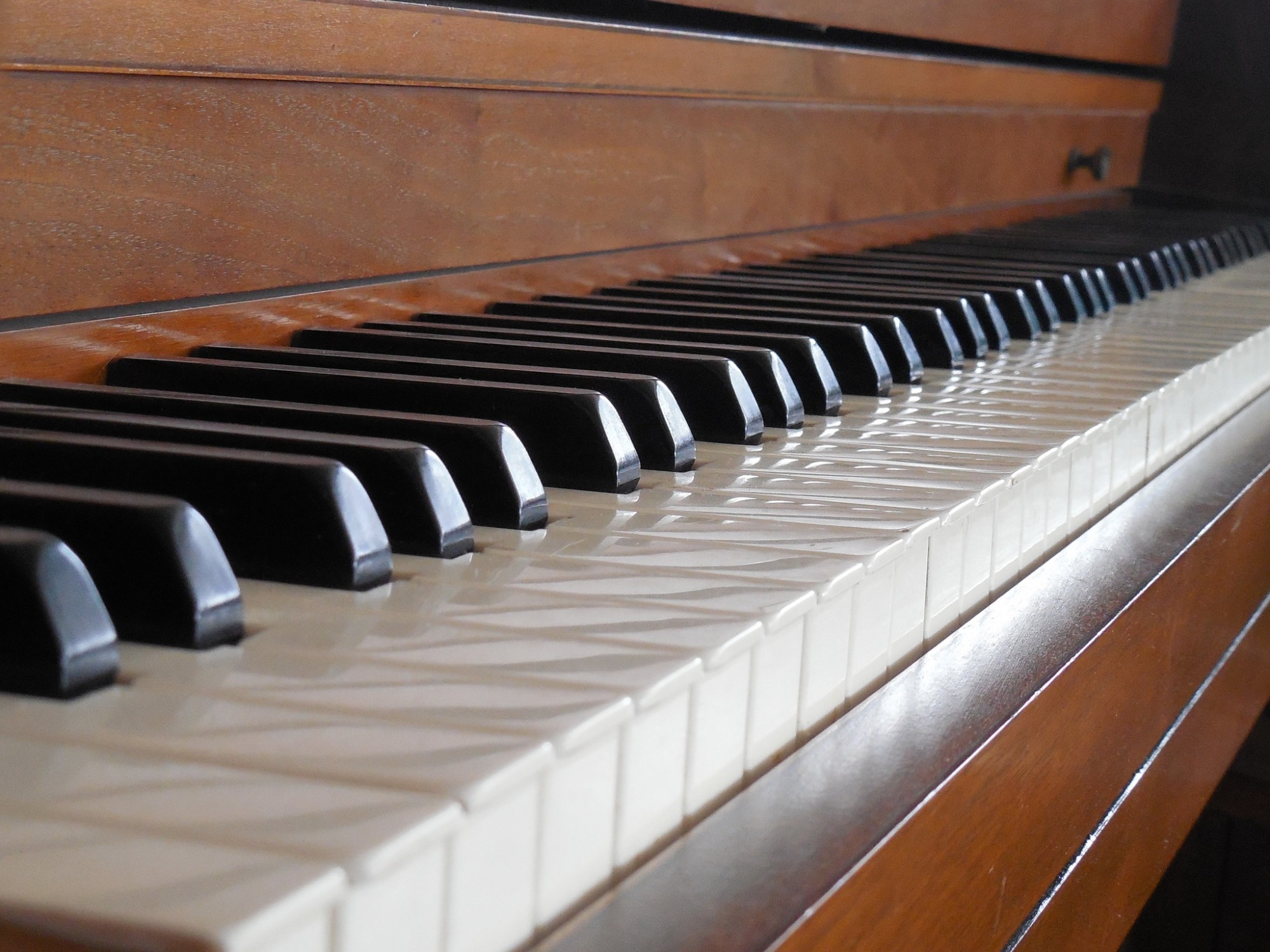 Exploring the Different Types of Upright Pianos From to Studio